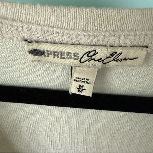 Express One Eleven Cream V-Neck Top Size Medium - Picture 3 of 6